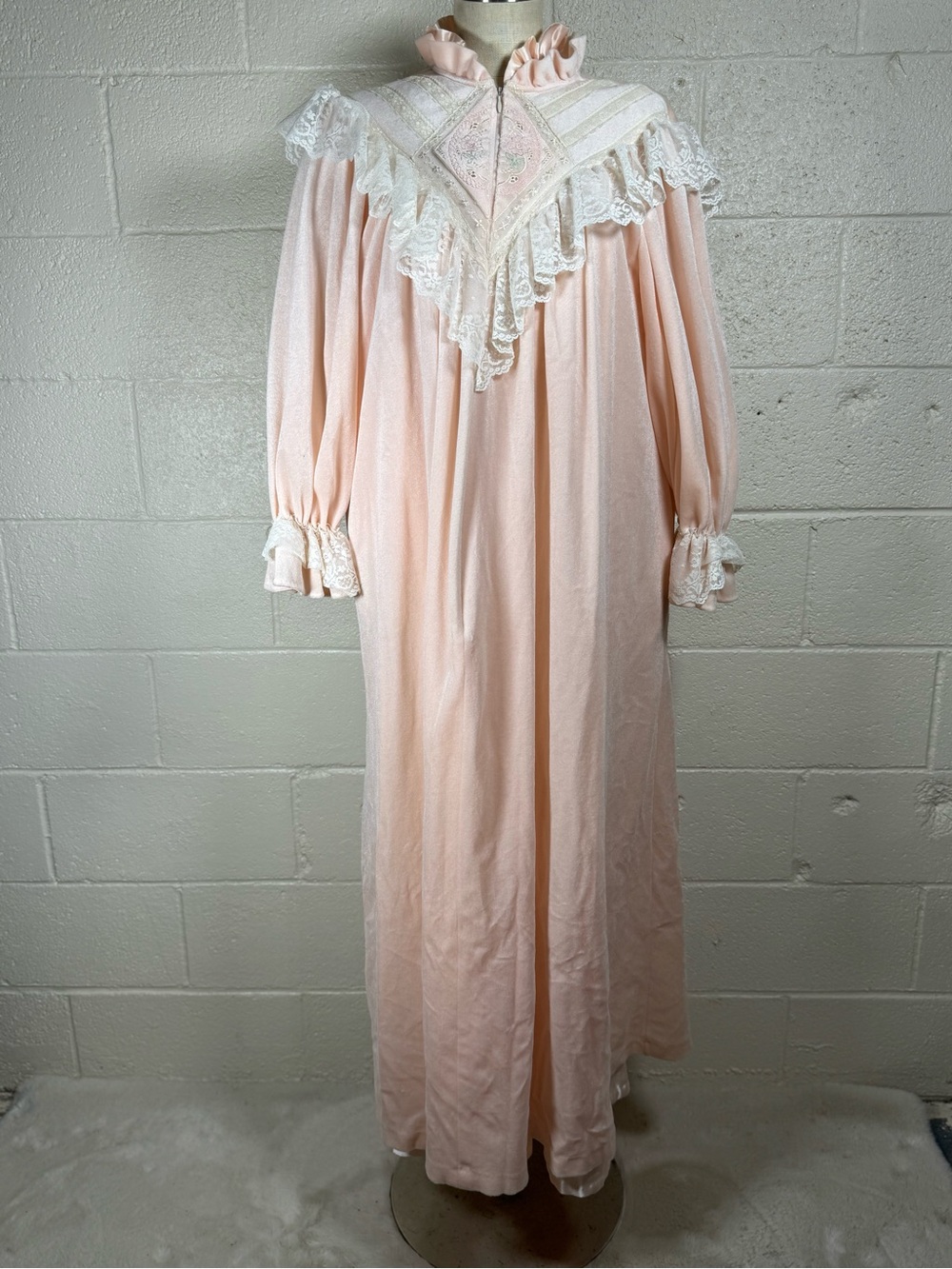 Vintage 70s/80s Donna Richard Pink & Lace Two Piece Night Gown 2 Piece Set